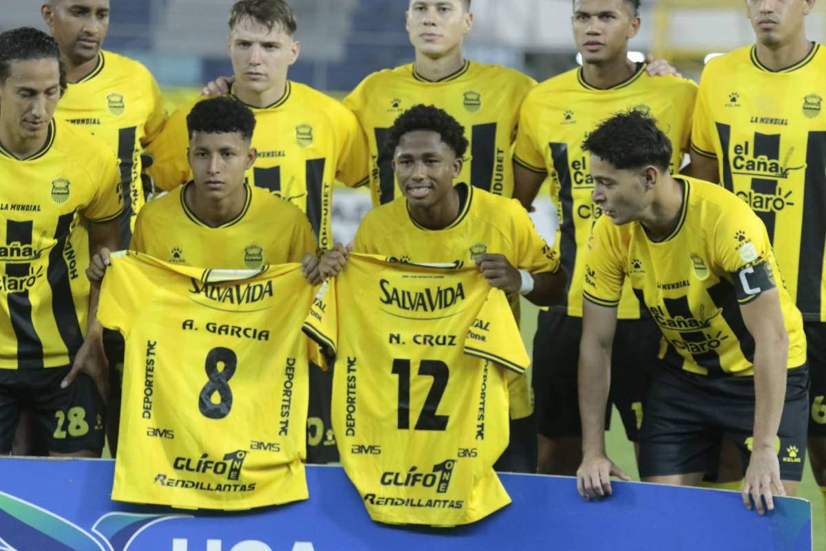 Llegando al Nacional se le avalanzaron a Moreira, las bellezas del Real España y el detalle de Jefryn Macías