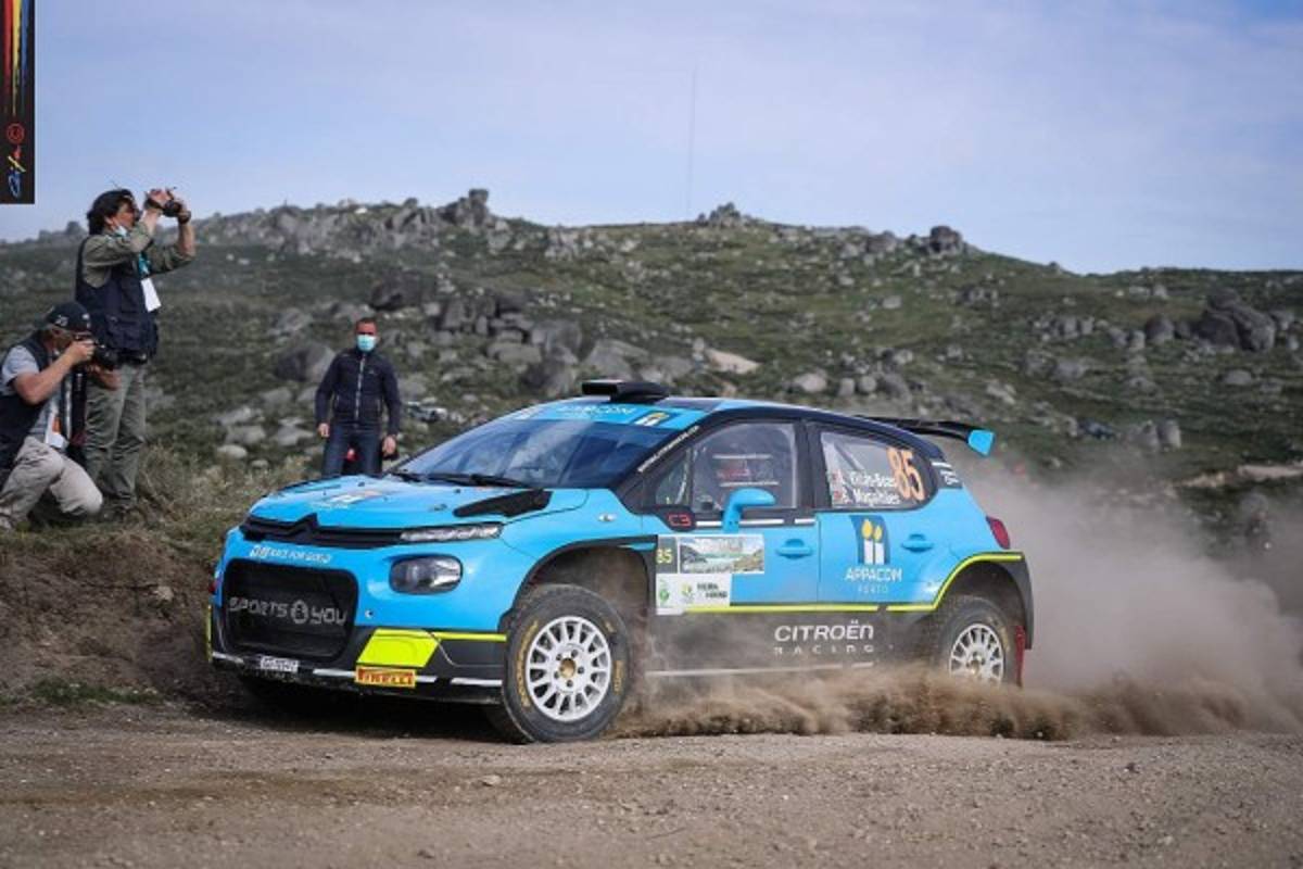 Fue técnico del Chelsea, Tottenham y del Porto; ahora vive su sueño como piloto de Rally
