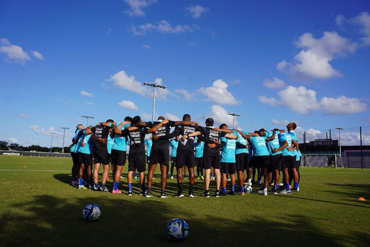 Choco Lozano y David Ruiz, los más buscados por la afición, Luis Palma se sumó a la Selección y hubo visita especial