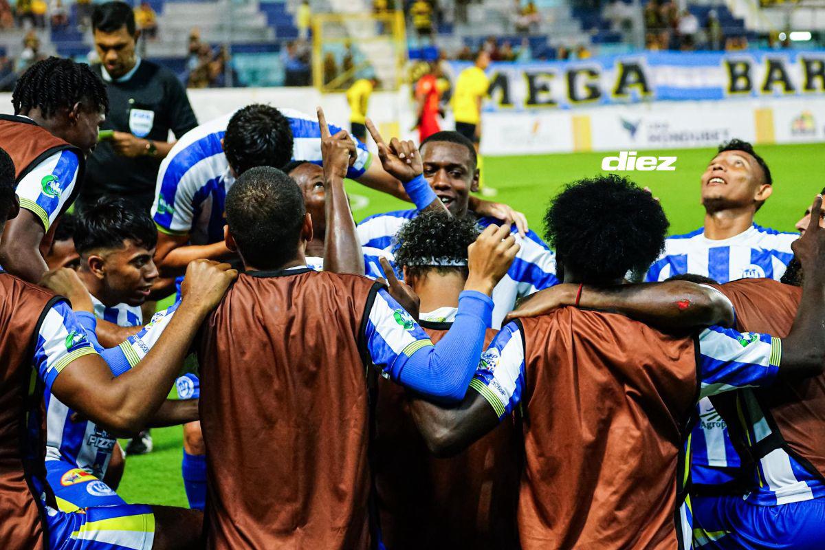 Victoria anotó dos goles en tres minutos en el inicio del segundo tiempo. (Foto Mauricio Ayala)