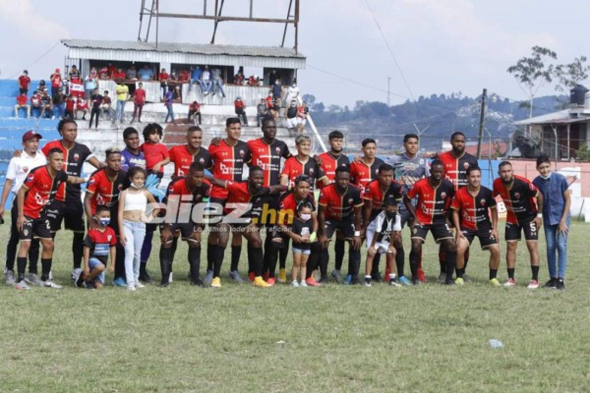 Aficionados irrumpieron en el estadio Sergio Reyes y ocasionaron retraso en el arranque del Savio-Génesis