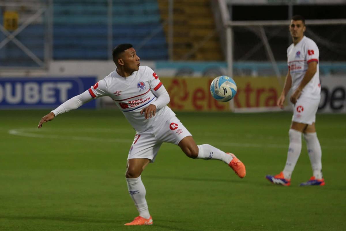 Bella periodista destacó, Saíd se soltó y el 11 que Olimpia no utilizó: así fue el juego donde Victoria no se presentó