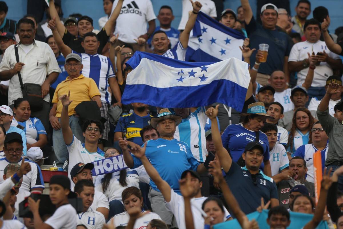 Dos esposas de futbolistas sorprenden, las bellas chicas que adornan el Chelato Uclés y el descartado por Rueda que llegó