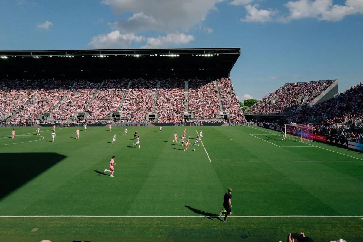 La despedida que les dio Messi a Jordi Alba y Busquets, el cruce que hubo con Müller y David Ruíz hace historia