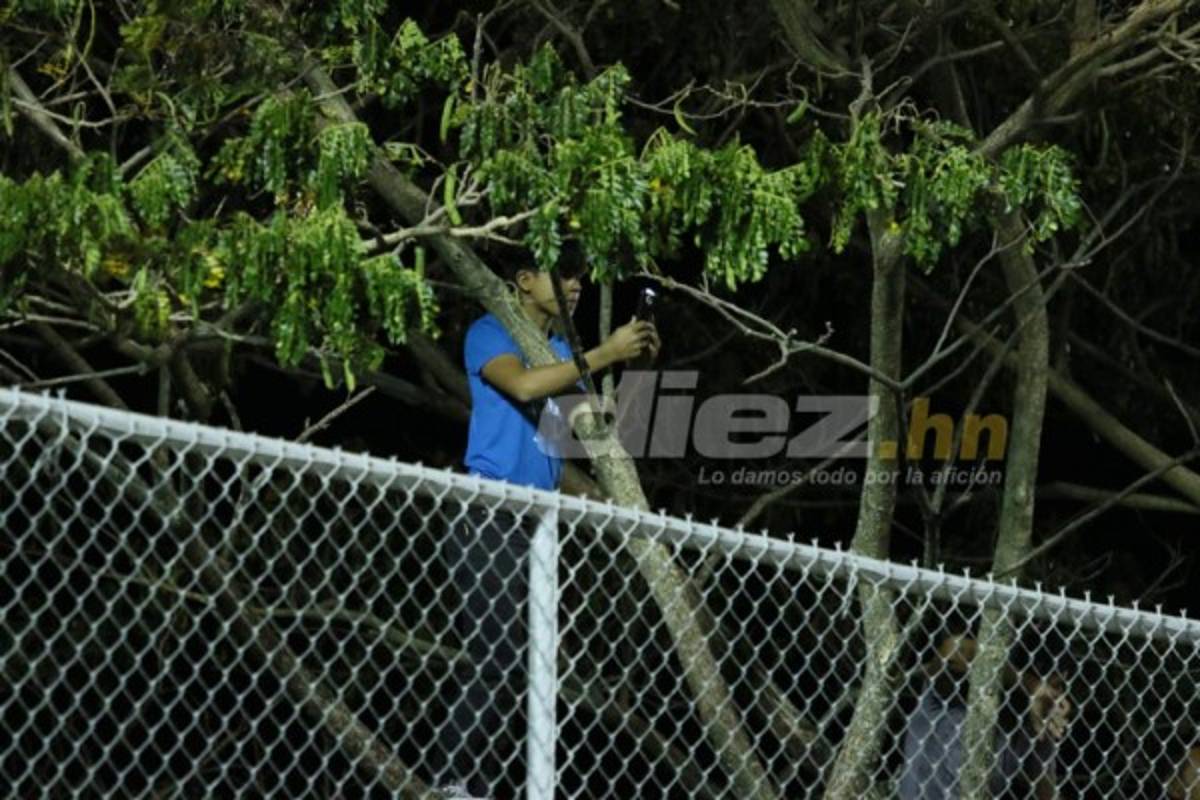 NO VISTE EN TV: Lluvia, mujeres lindas y susto en La Ceiba