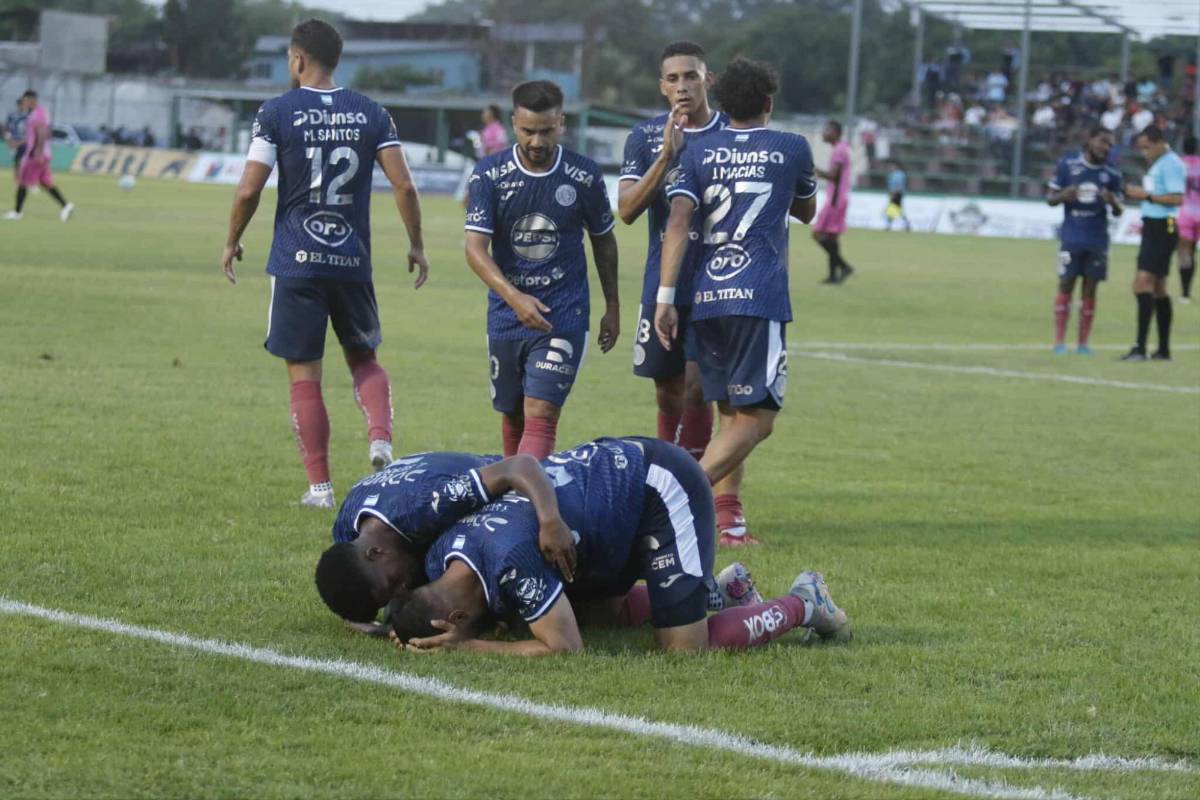 Futbolista de Motagua llora, la belleza en Choloma y el show de 'Firulays': ¡no le podían quitar el balón!