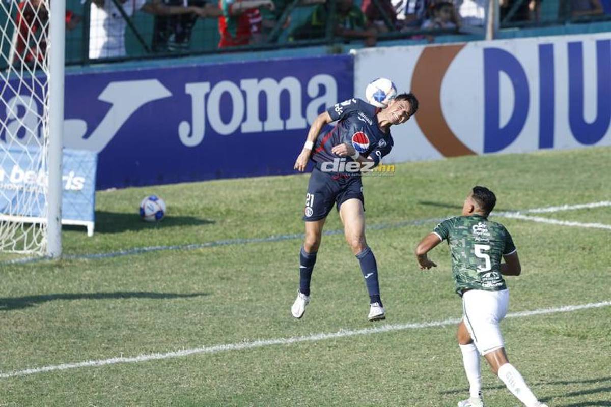 El Yankel Rosenthal se calentó por la goleada: Keosseián se enfrenta con aficionados que también arremeten contra el portero Denovan Torres