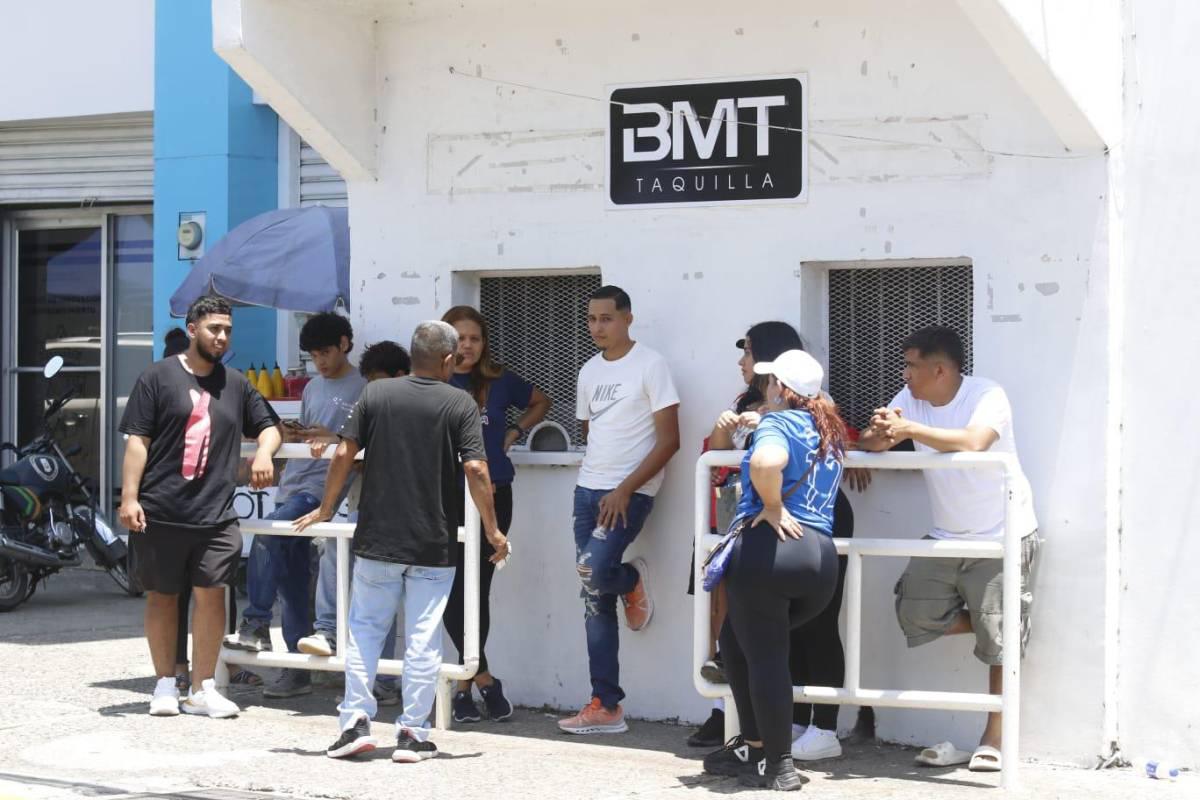 Honduras vs El Salvador: Elsa Oseguera ya llegó a poner orden, La More con seguridad privada y el ambiente afuera del Morazán