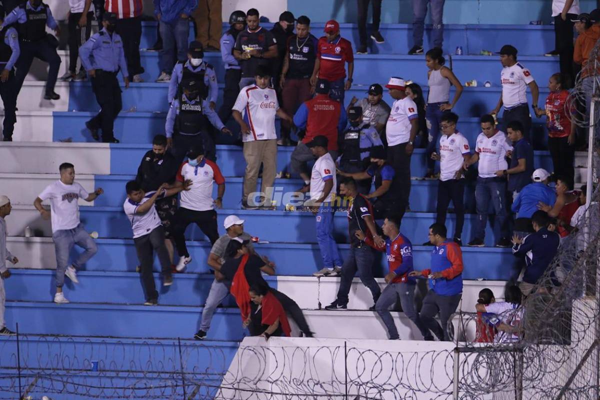 Violencia en las graderías, el extraño look de jugador de Motagua y el cordial saludo entre la Tota y Lavallén