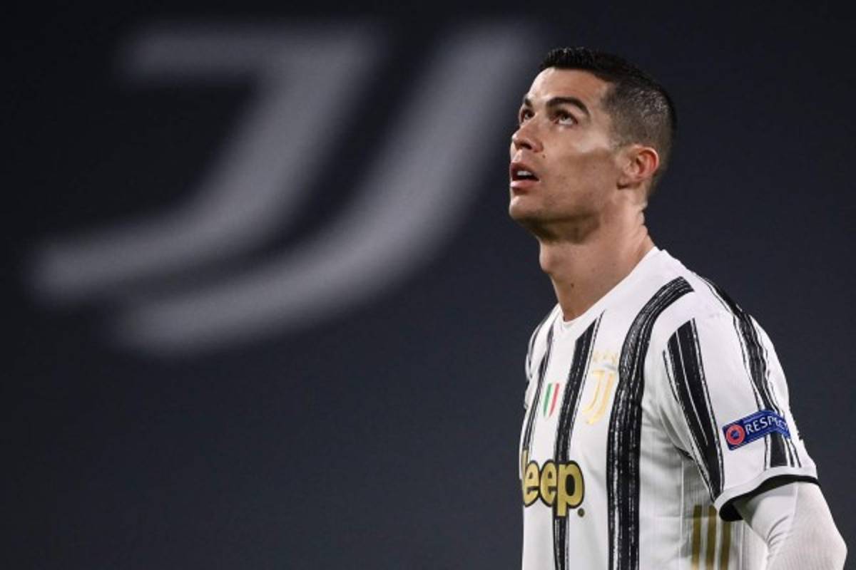 Solo, impotente y con un golpe: La frustración de Cristiano Ronaldo tras eliminación de la Juventus en Champions