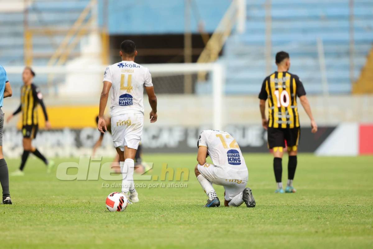 Diego Vázquez viendo al Real España, las preciosas chicas y los aficionados del Cartaginés que sufrieron en el Morazán