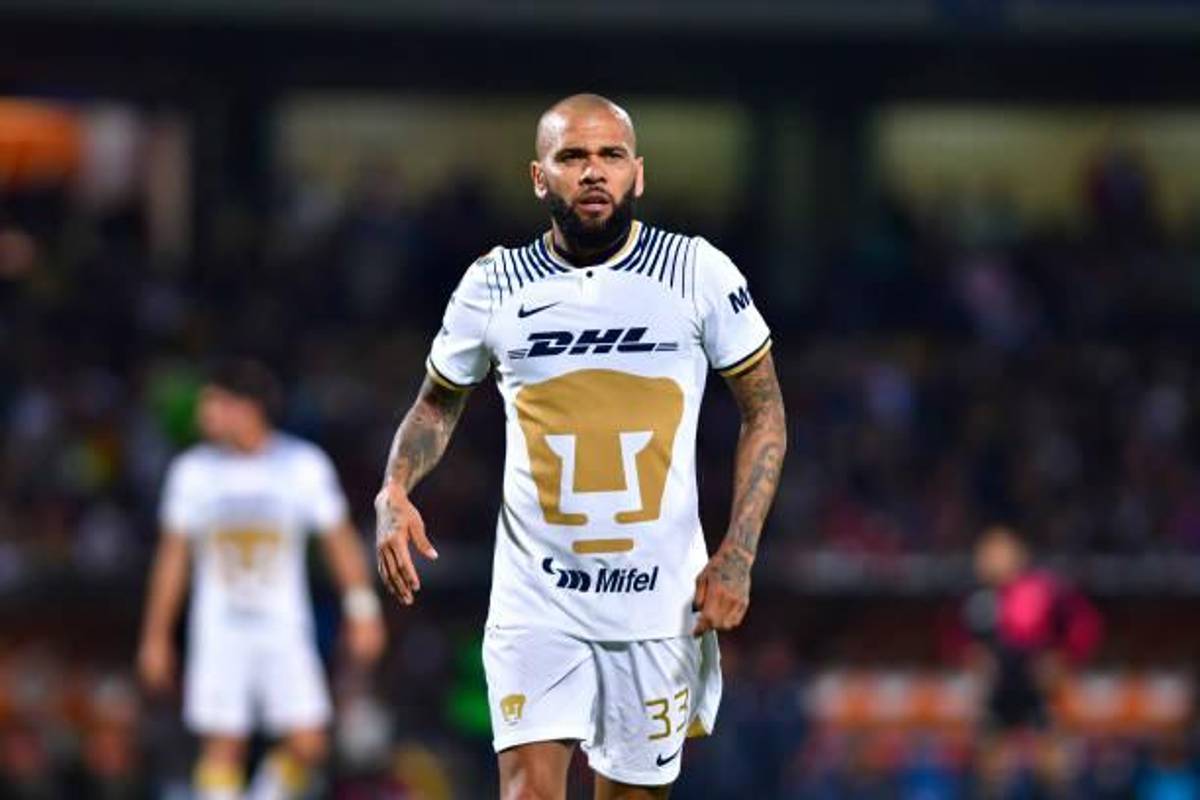 Así fue el debut de Dani Alves con los Pumas en la Liga MX: Su primer “Goya”, estadio lleno y asistencia de gol