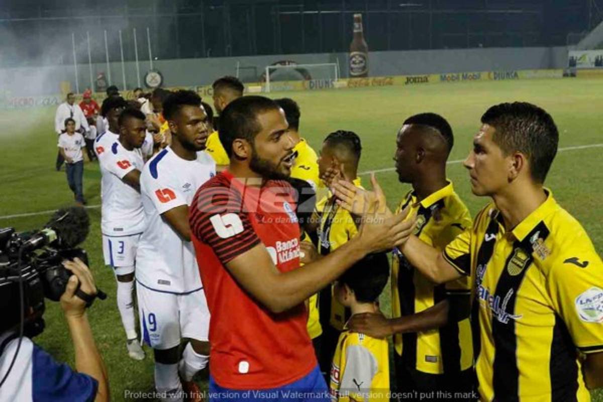 NO SE VIO: El origen del caos, las mantas, gas lacrimógeno y abrazos del clásico