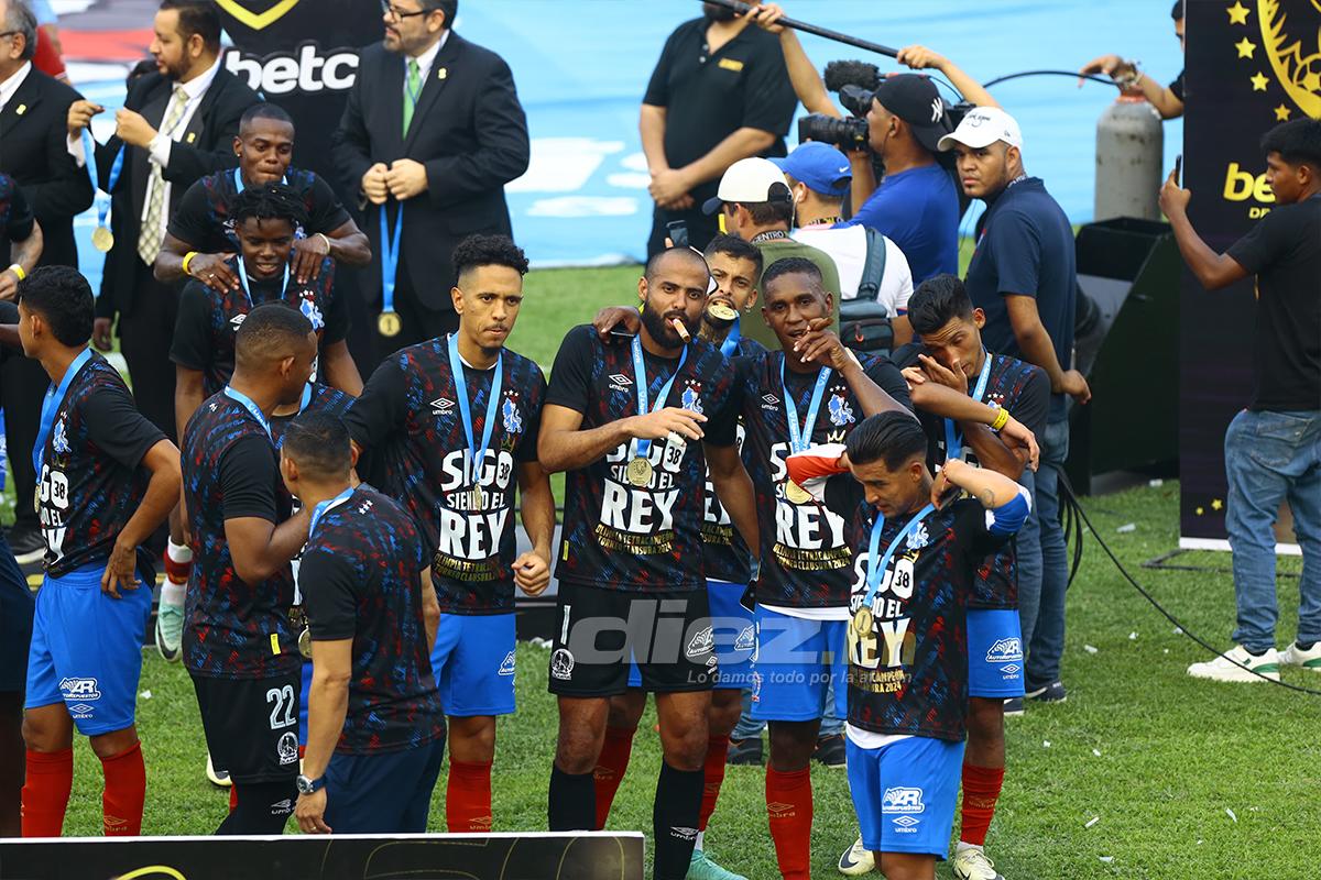 Olimpia se coronó en el Yankel: Menjívar y Beckeles festejan con puros, locura de Araújo y los que celebraron con sus novias