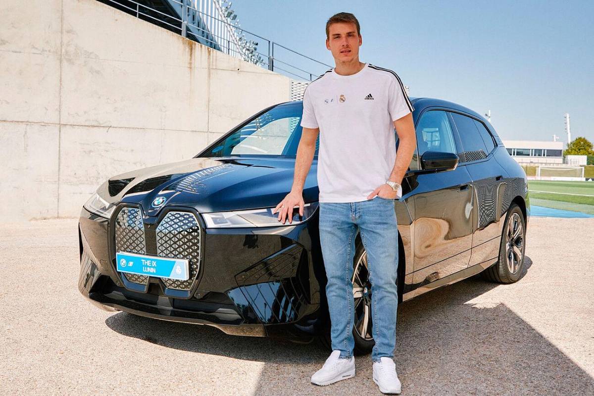 Bellingham eligió el auto más caro: Así son los BMW que escogieron los jugadores del Real Madrid