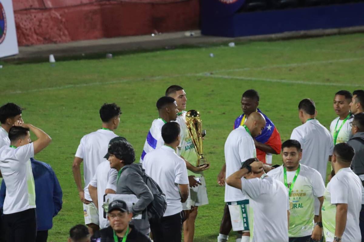 Con dos hondureños involucrados, así fue la tremenda pelea en la final que coronó a Antigua en Guatemala