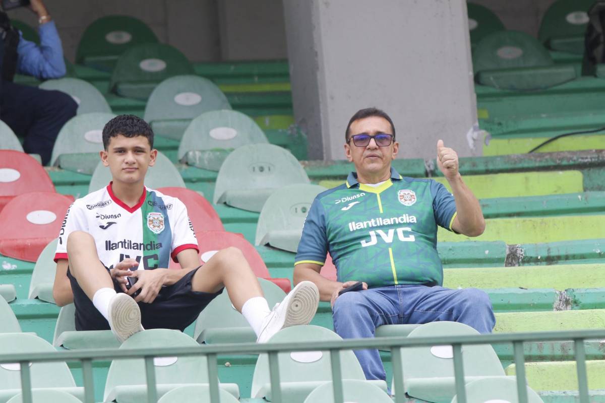 Bellas mujeres y el ambiente en el estadio Yankel Rosenthal por el duelo entre Marathón y Lobos UPNFM