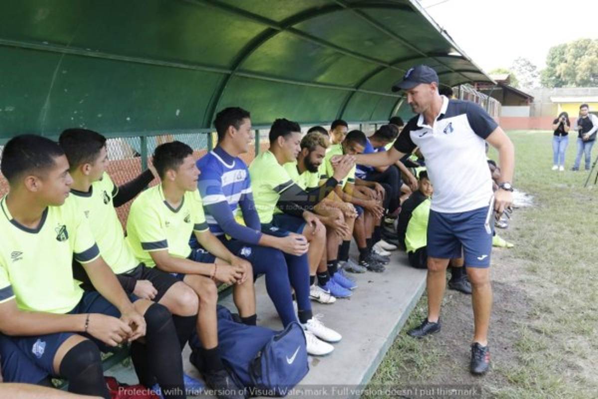 Fotos: 'El Palomo' le cambia el ánimo en su primer día a jugadores del Honduras