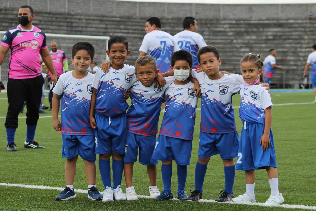 Amado Guevara regresa a Honduras: Mundialistas y figuras hondureñas se reúnen en juego de Leyendas en La Paz