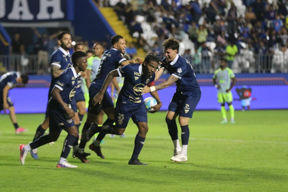 Motagua festeja con remontada, bellas chicas y así llegó Emilio  con Virgnia