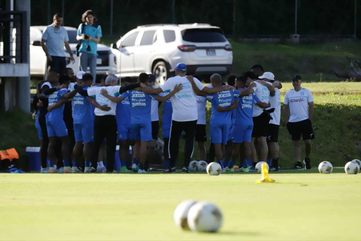 Honduras ya se entrenó con dos legionarios: La visita que sorprendió en la 'H' y, ¿se le fue la mano a Menjívar?