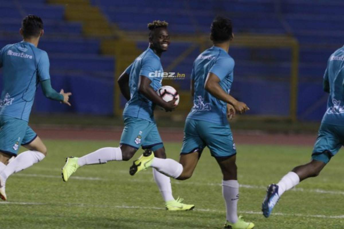 Sonrisas, concentración y un hondureño en entreno del Santos Laguna en el Olímpico