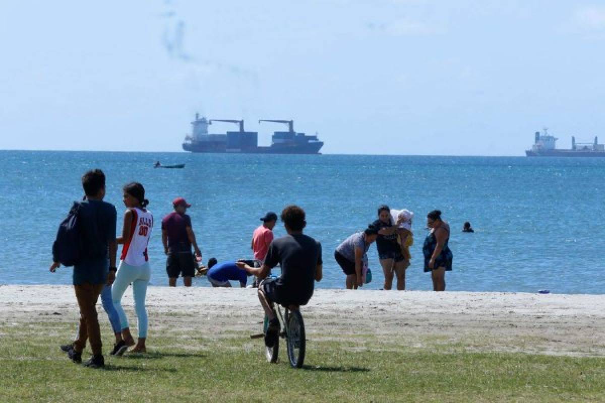 Fotos: Hondureños se van a las playas a pesar de alerta roja por coronavirus