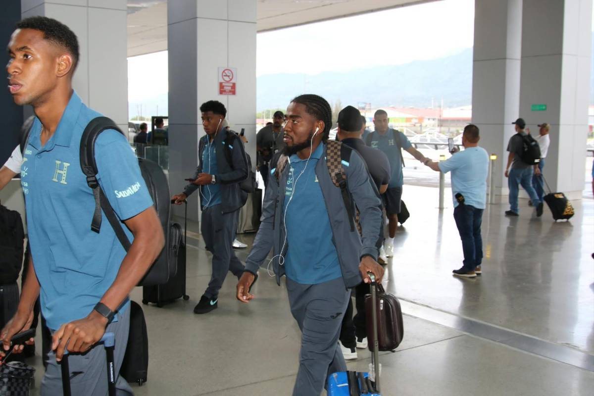 El relax de Kervin y Dereck, la duda de Molina y rostros serios: así viajó Honduras a Jamaica