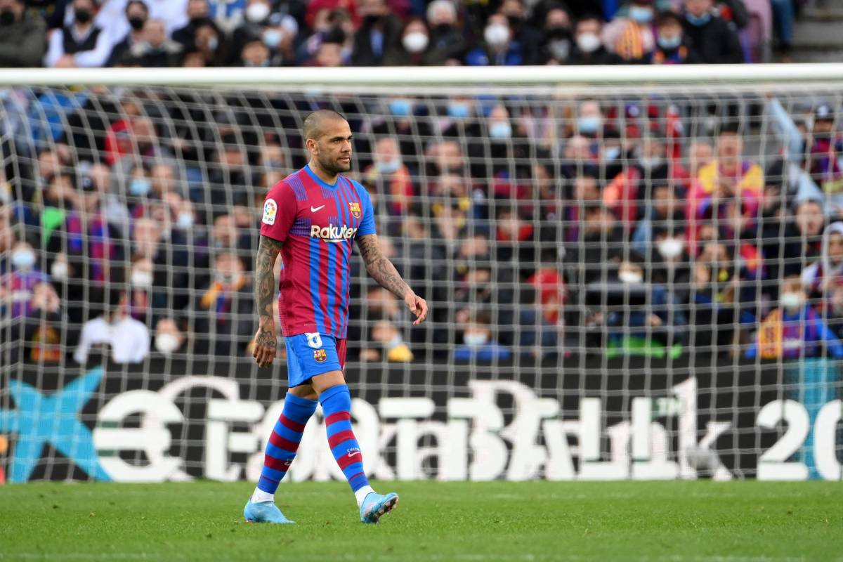 EN VIVO: Barcelona se mete en problemas tras expulsión de Dani Alves, pero sigue venciendo al Atlético