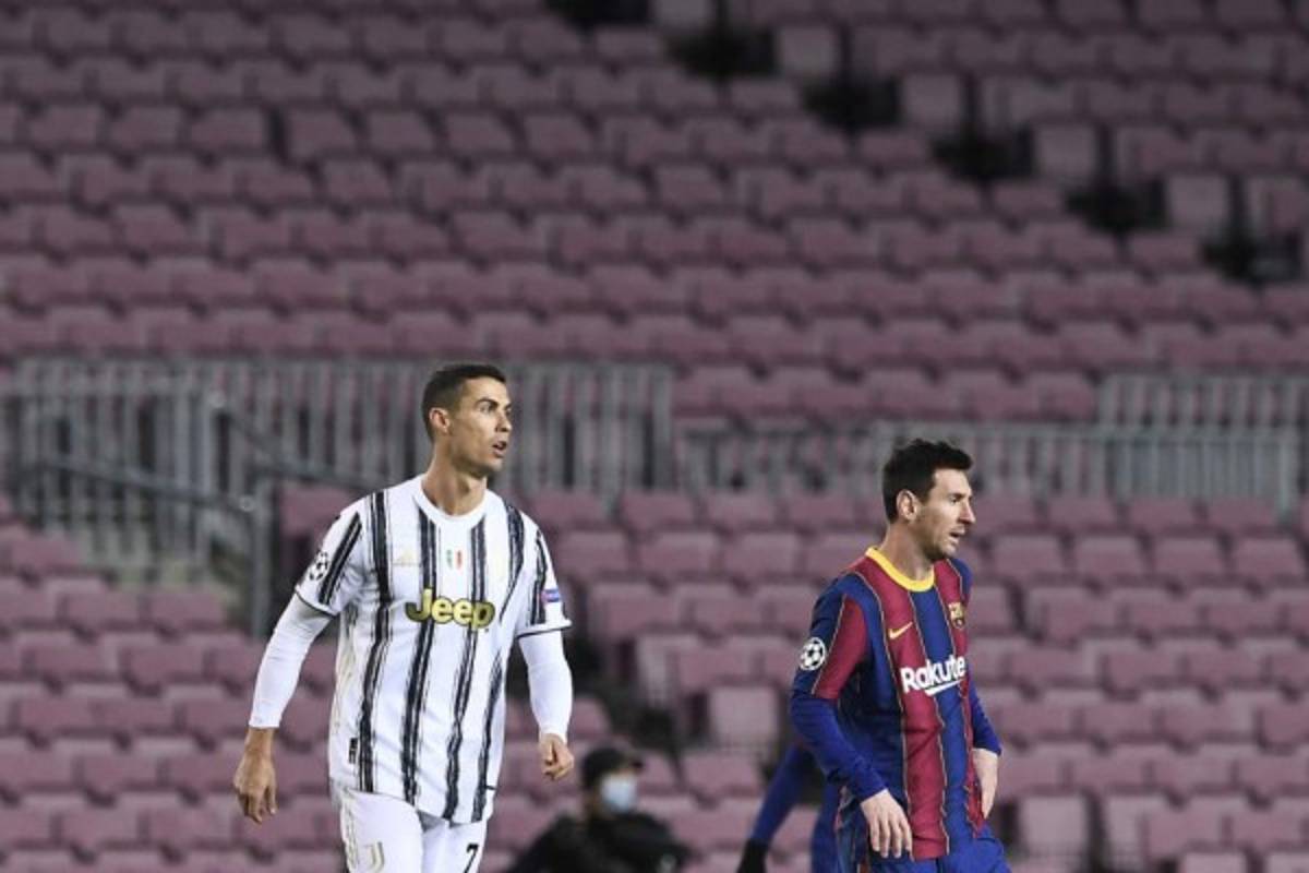 Risas y abrazo entre ambos: Messi no apareció y Cristiano Ronaldo brilló en el Camp Nou