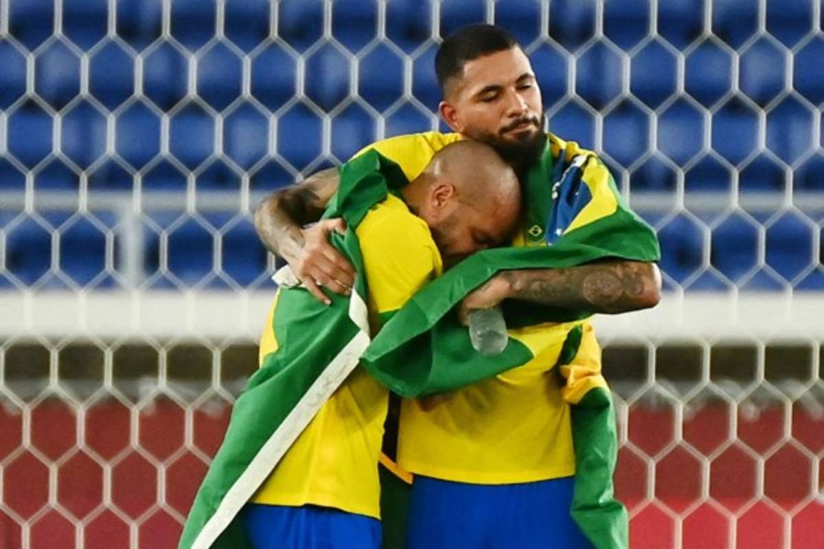 No se vio en TV: La emotiva imagen de Dani Alves, el llanto de los españoles y el festejo de Brasil