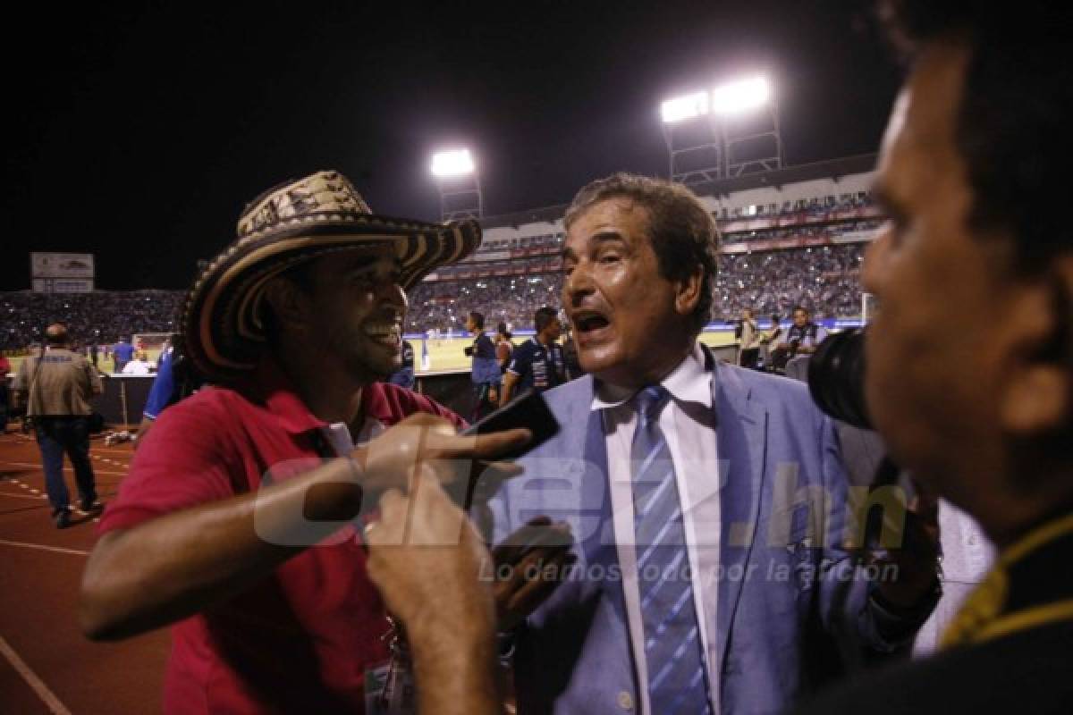 CURIOSAS: Espontáneos en el estadio Olímpico y flores para México