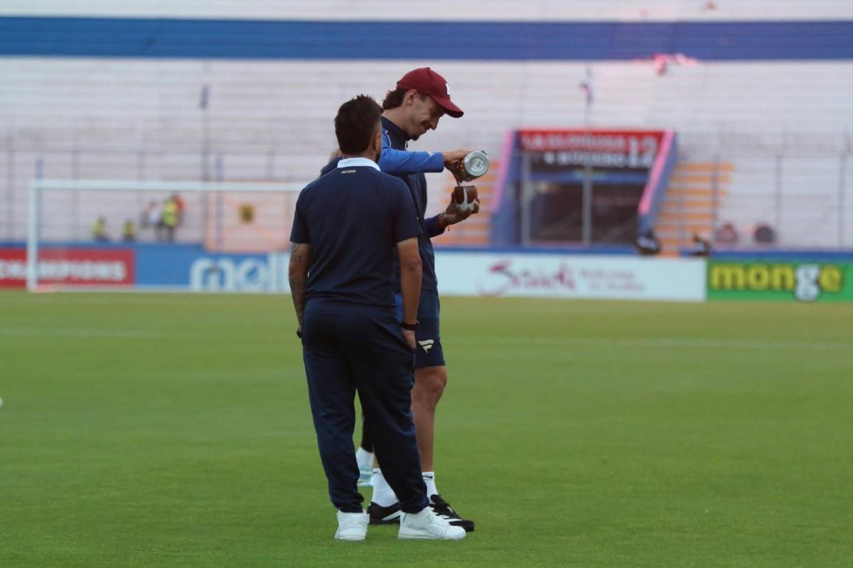 Ambientazo para el Motagua-Alajuelense y las muñecotas en el Estadio Nacional