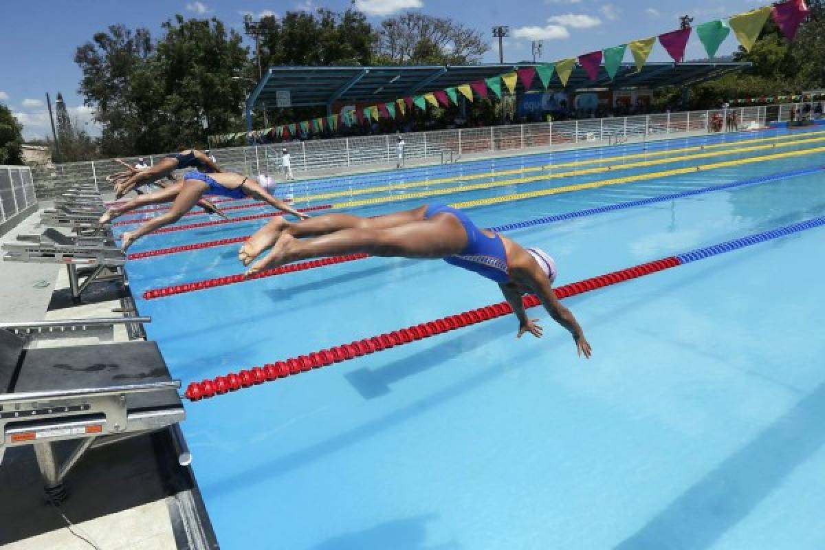 Alegría y deportivismo: Las mejores imágenes del campeonato nacional de natación