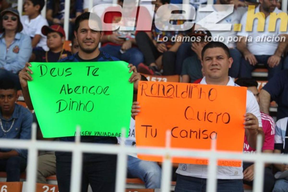 ¡Ambientazo! La gran fiesta en el estadio Nacional por ver a Ronaldinho