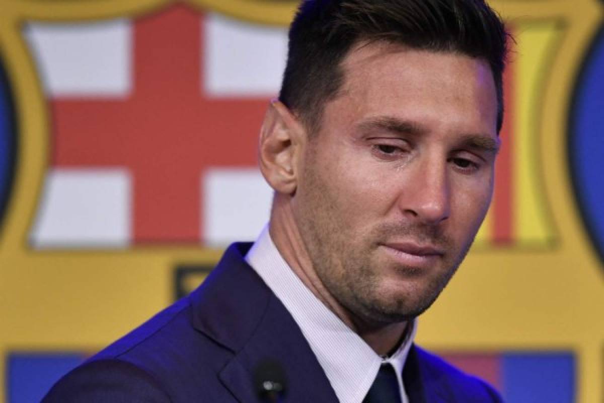 Las desgarradoras imágenes de Messi en su despedida: mar de lágrimas frente a Antonela y leyendas del Barcelona