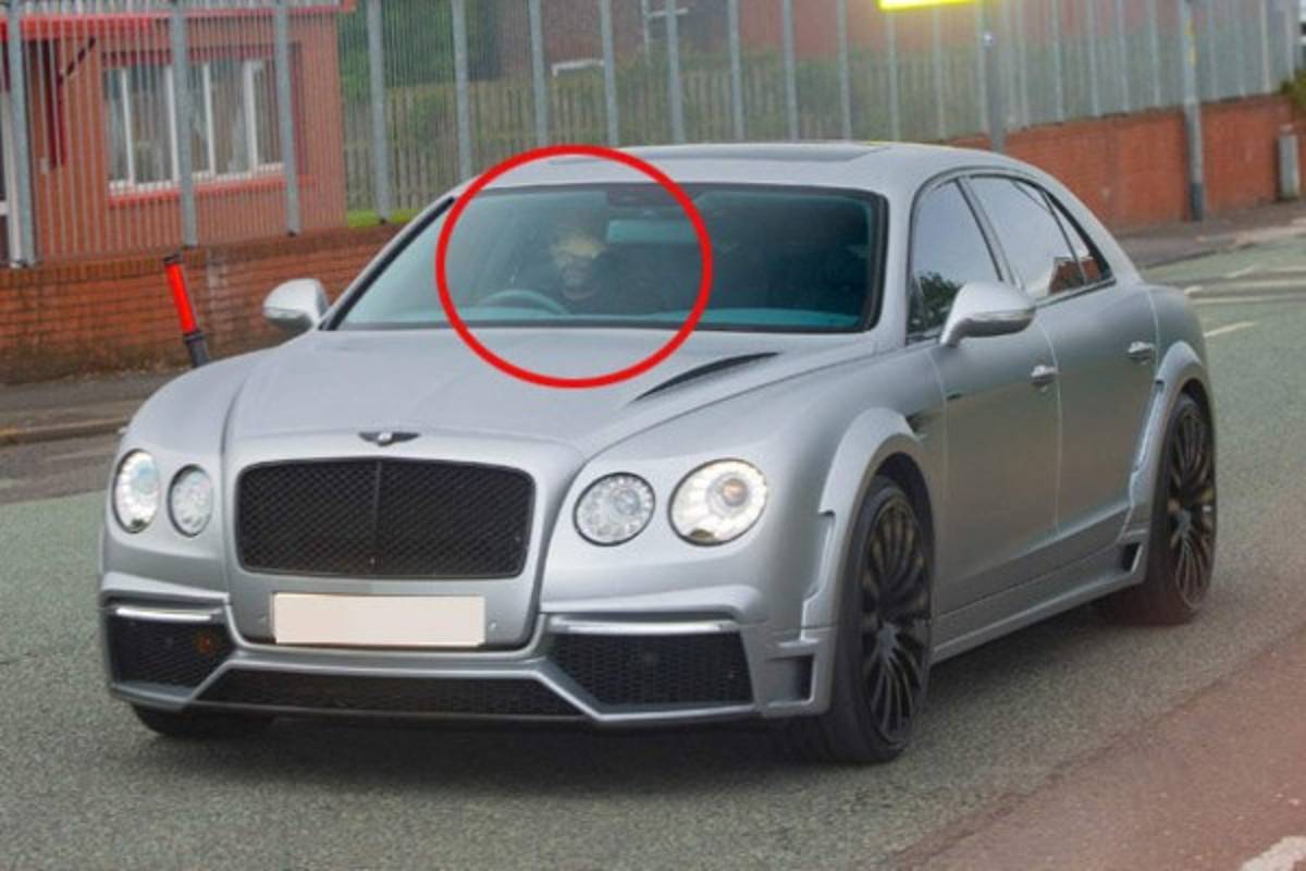 Jesús Navas deja su humilde coche y se compra un supercarro de lujo