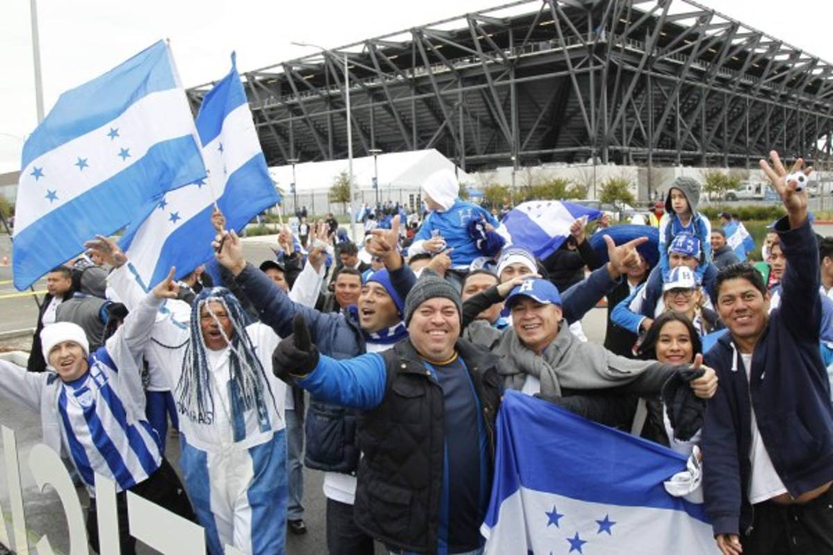 Curiosas: Las fotos que no viste por la TV del Honduras-USA