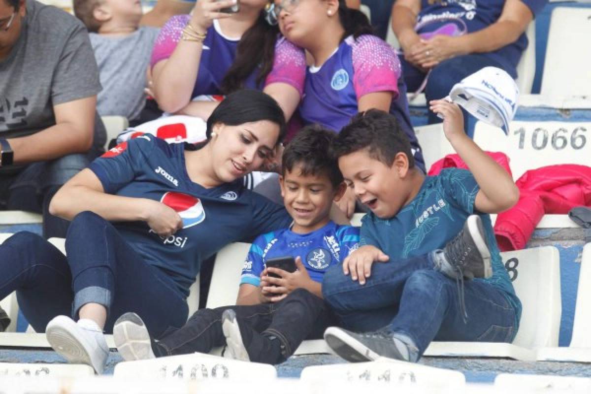 ¡El Nacional se llenó de preciosuras! Las chicas que enamoraron en el Motagua-Marathón