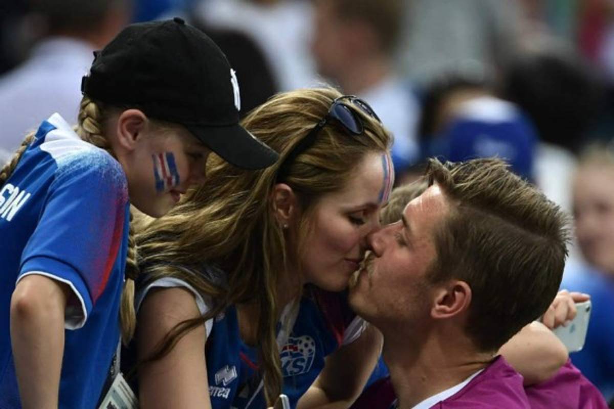 CURIOSAS: El jugador de Islandia que recibió consuelo de su esposa y la celebración nigeriana