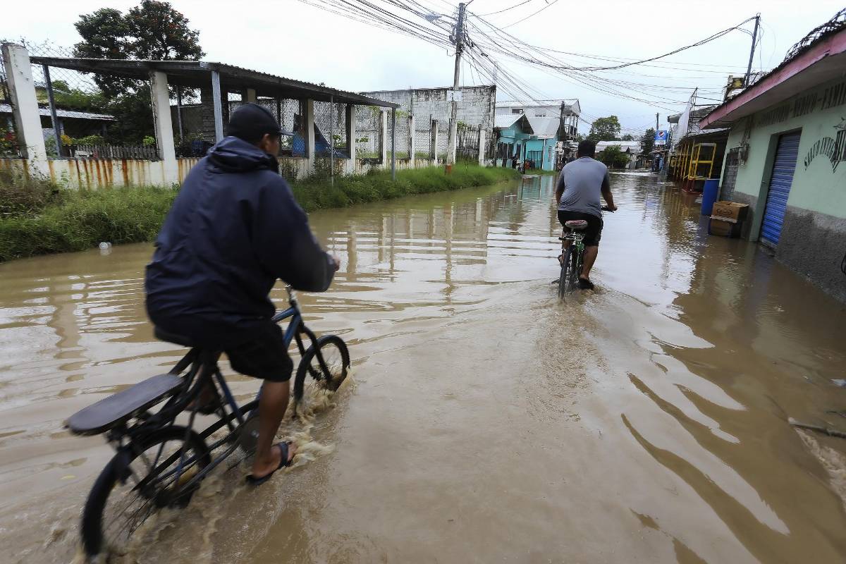 INFORME ESPECIAL: Río Chamelecón se desborda, La Lima comienza a sufrir los efectos de Julia y aumentan las evacuaciones