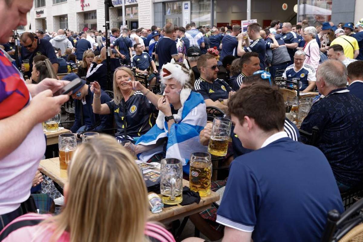 Gaitas, en faldas y con cervezas: afición de Escocia se toma Múnich previo al partido ante Alemania en la Eurocopa 2024