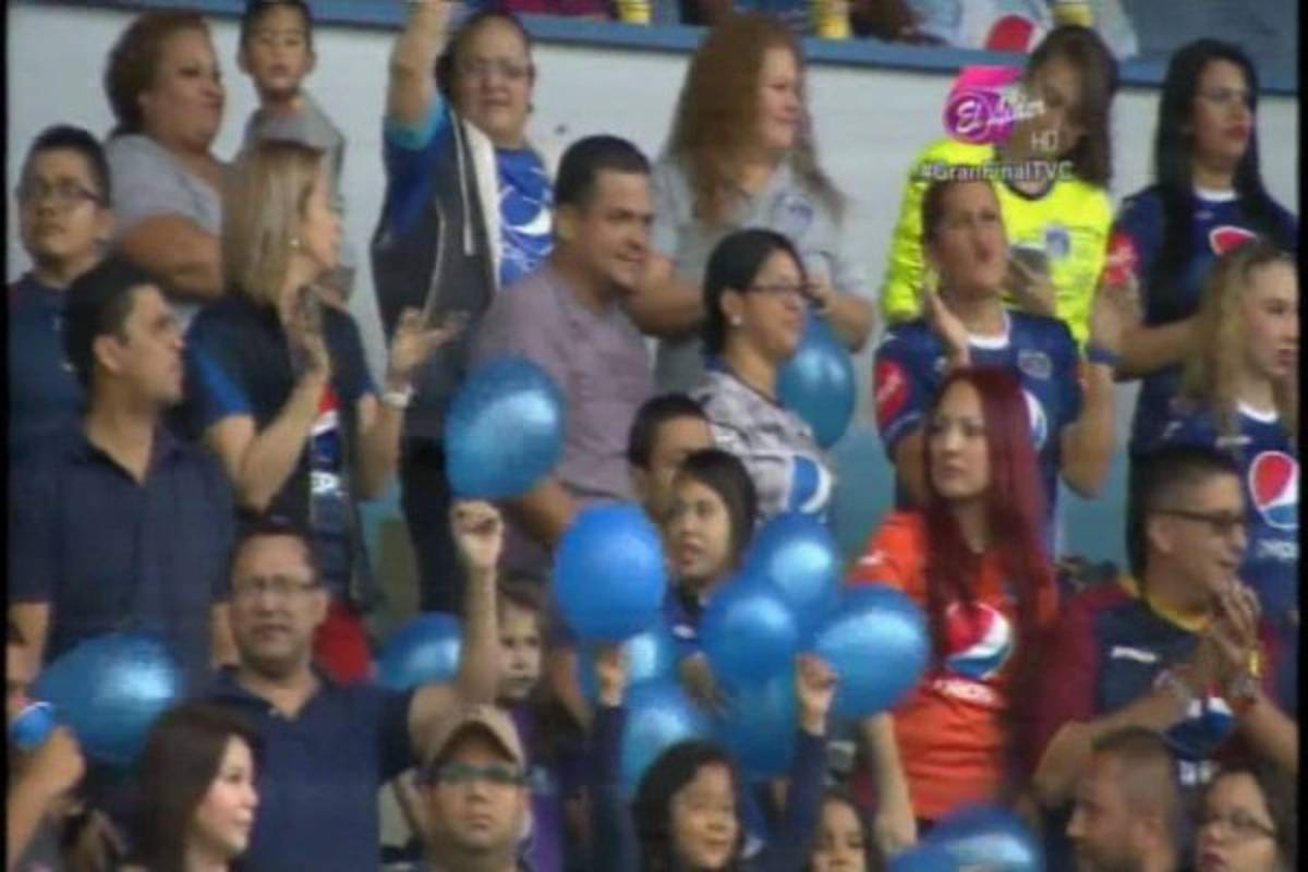 ¡IMPRESIONANTE! La afición de Motagua llena el Nacional en la final ante Platense