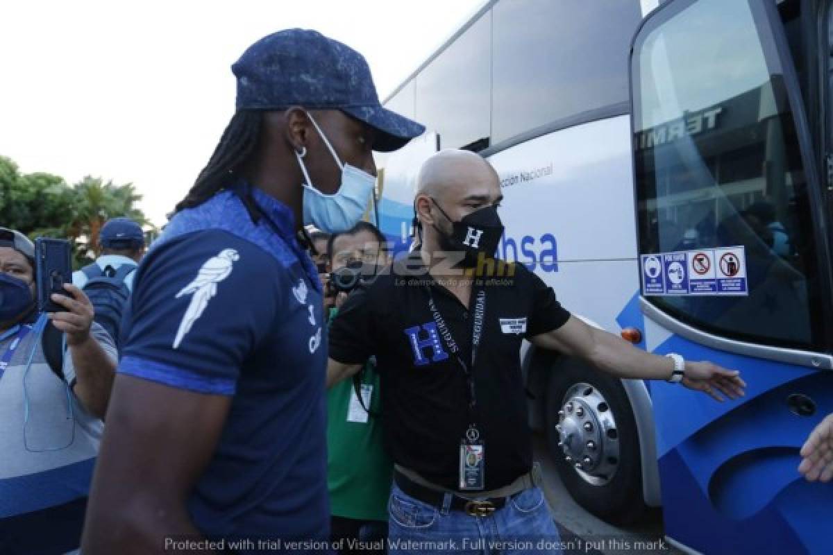 ¡Con guaruras fue recibido Coito! Así fue la discreta llegada de la Selección de Honduras tras perder en México