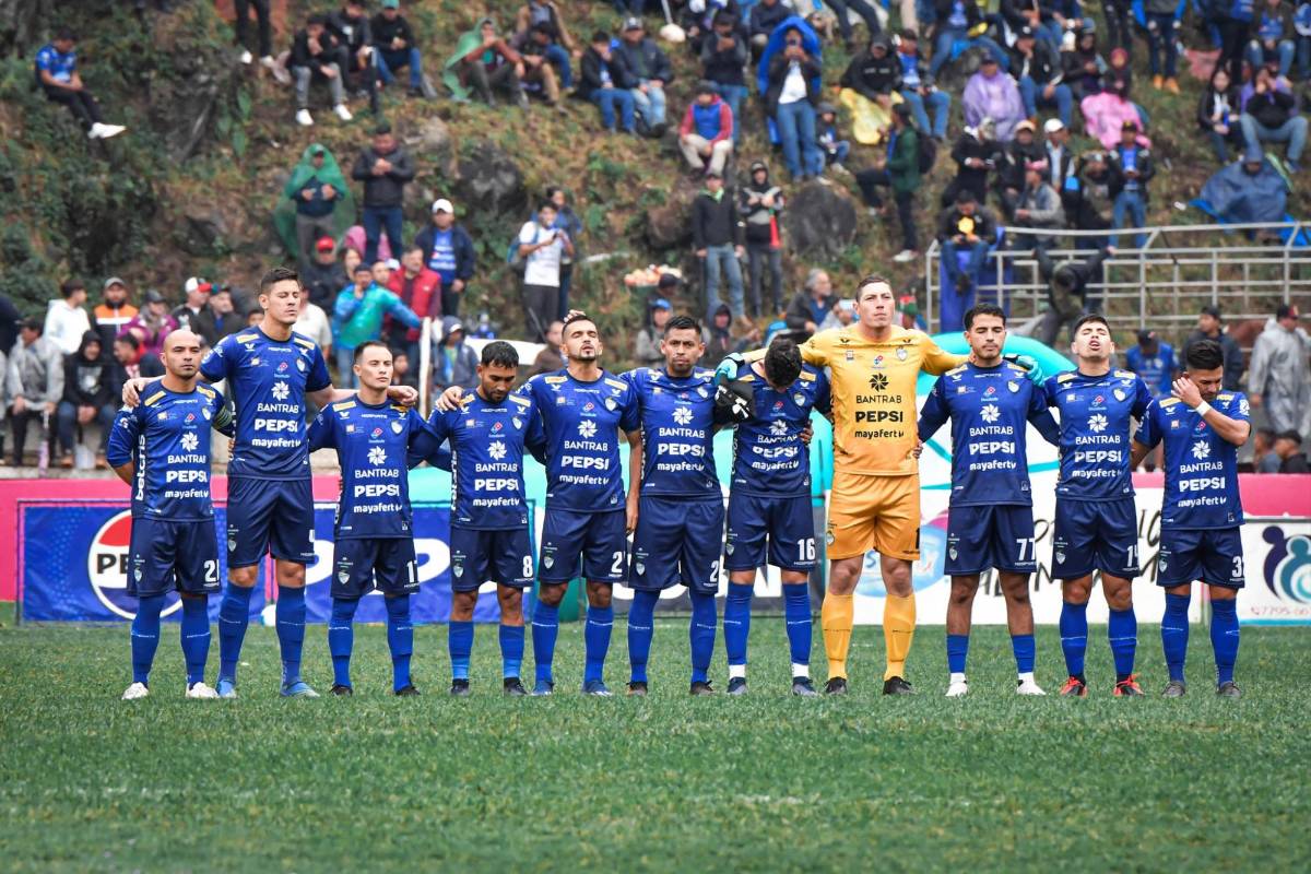 El estadio de Guatemala donde la gente se sienta a ver los partidos en las faldas de una montaña: ¡Una auténtica belleza!