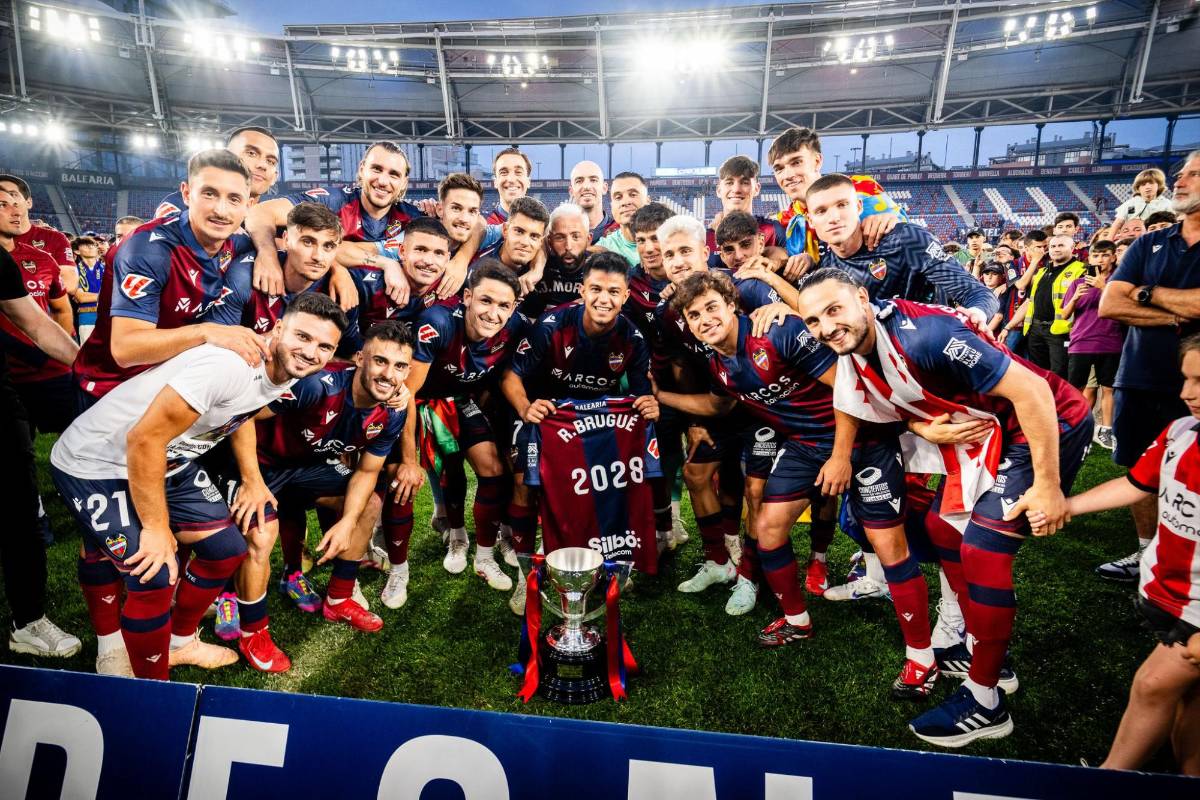 Kervin Arriaga rompe dos marcas sin jugar un solo minuto en Levante: lo que costó su fichaje y hace historia en Centroamérica