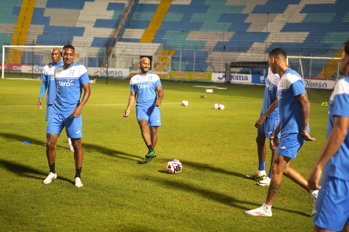 Selección de Honduras recibe visita de lujo previo al partido ante Jamaica por la Liga de Naciones de la Concacaf