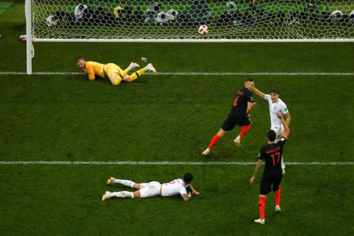 Croatia's forward Ivan Perisic (C, #4) runs to celebrate after scoring during the Russia 2018 World Cup semi-final football match between Croatia and England at the Luzhniki Stadium in Moscow on July 11, 2018. / AFP PHOTO / François-Xavier MARIT / RESTRICTED TO EDITORIAL USE - NO MOBILE PUSH ALERTS/DOWNLOADS