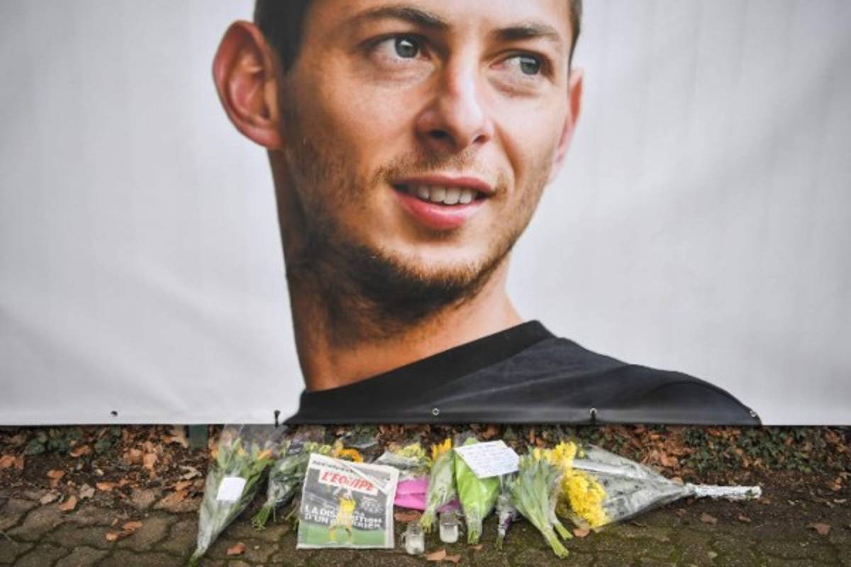 Fotos: El llanto se apodera tras la suspensión de la búsqueda por Emiliano Sala