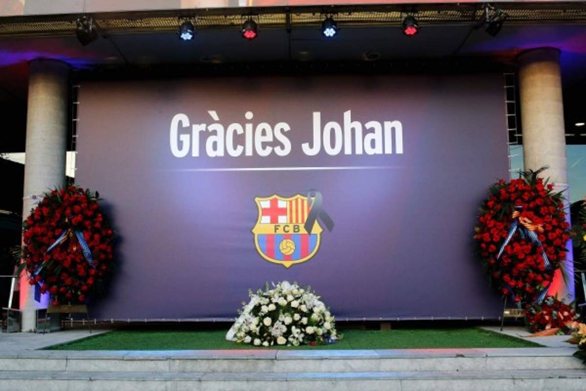 Así se despide la afición del Barcelona de Johan Cruyff en el Camp Nou